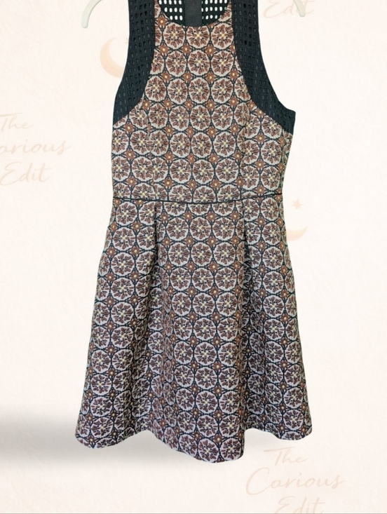 H&M Dresses & Skirts - H&M Patterned Fit & Flare Dress w/ Pockets | Mixed Media | Size 8